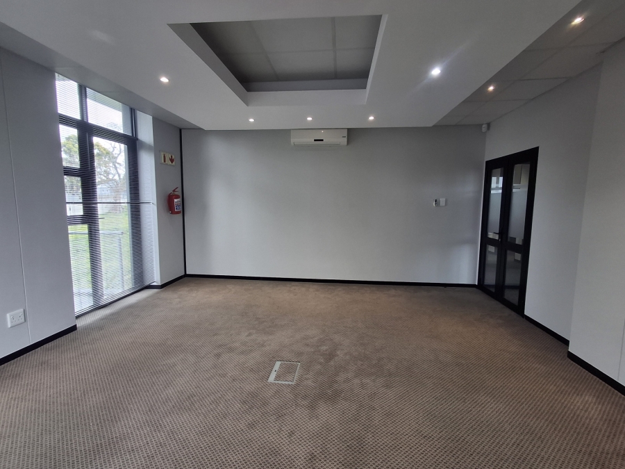 To Let Commercial Property for Rent in Vincent Eastern Cape